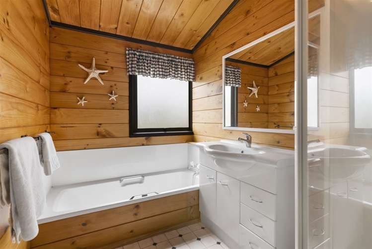 5 Courtney Close Pauanui_13