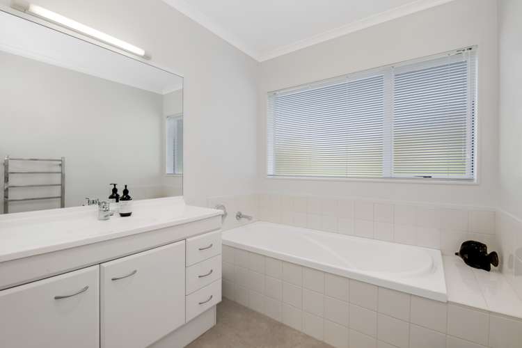 14 Astor Place Orewa_24