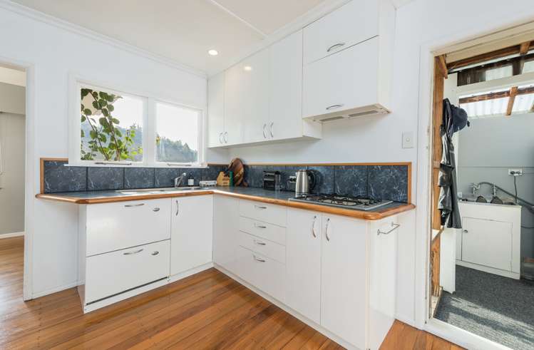 87 The Ridgeway Stoke_11