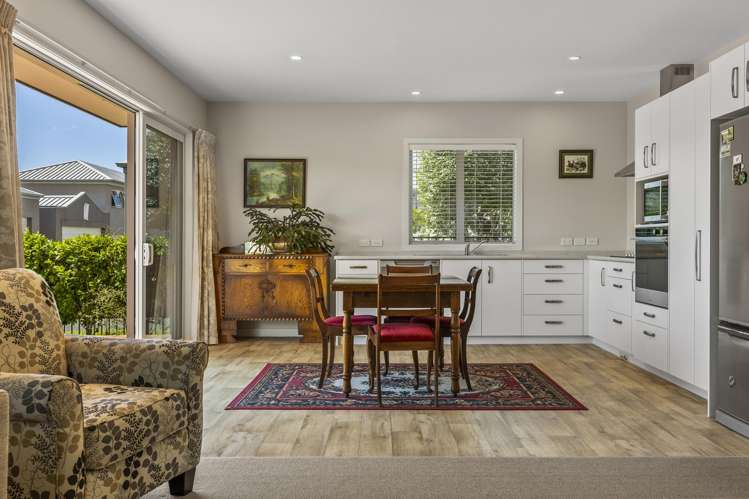 25 Chateau Crescent Rangatira Park_14