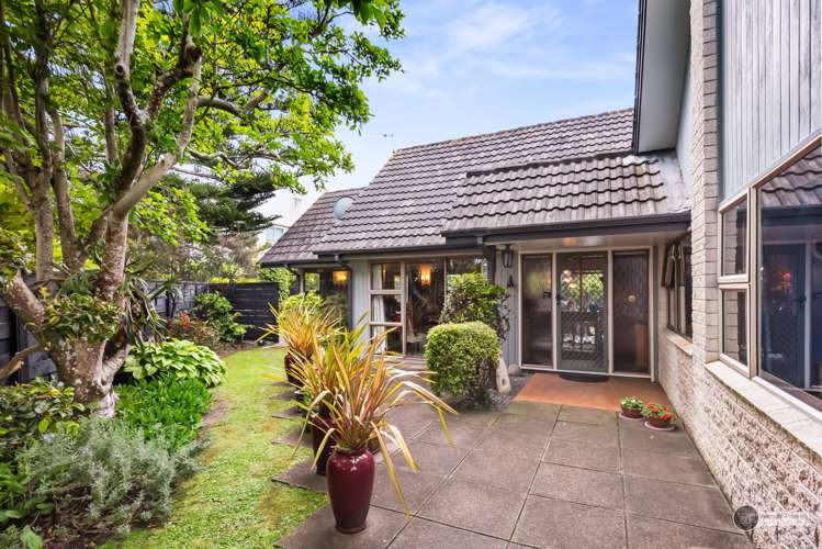 37 Kebbell Grove Epuni_16