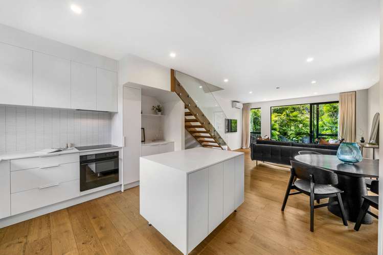 2/37 Glen Atkinson Street St Heliers_3