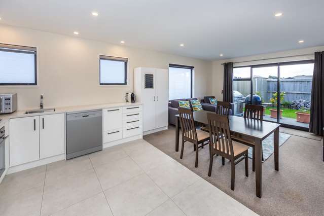 95 Faringdon Boulevard Rolleston_1