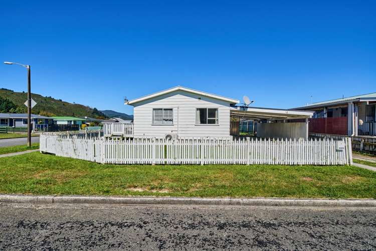 1 Weymouth Grove Wainuiomata_18