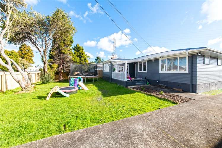 46 Cobham Crescent Kelston_17