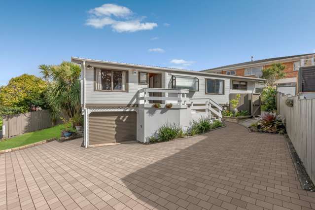 Stylish Lockwood in the heart of Howick