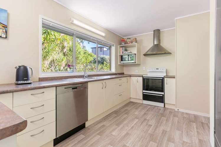 56 Mayfair Crescent Mairangi Bay_10