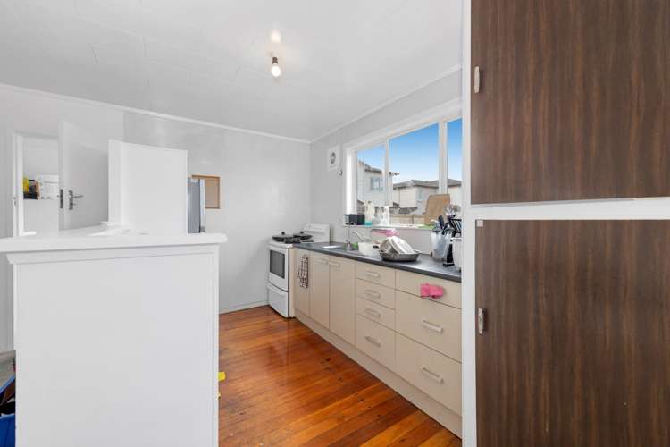 56 White Swan Road_4