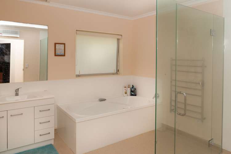 14 Te Puia Drive Aotea_12