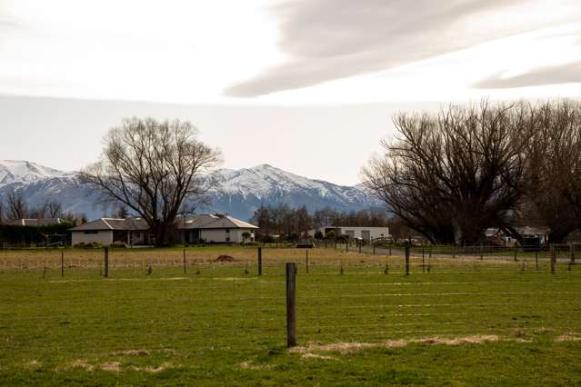 Lifestyle section with mountain views