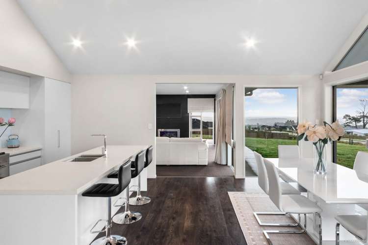 17 Lawrence Carter Drive Bombay_5