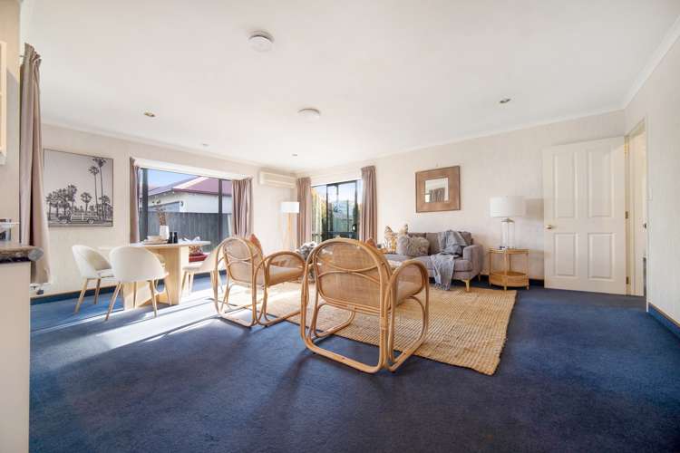 7 Otia Drive Richmond_10