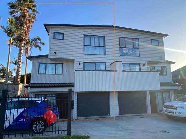 Walking distance to Macleans College & BBI!