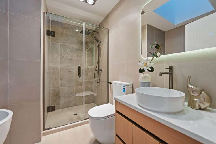 3B & 3C Towra Place Botany Downs_38