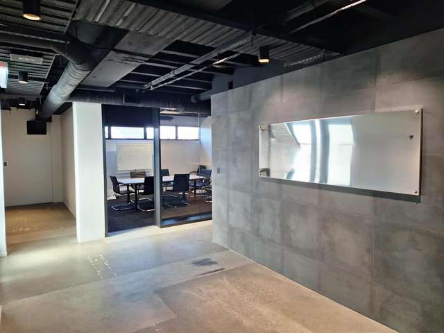 High-Spec, Full-Floor Office