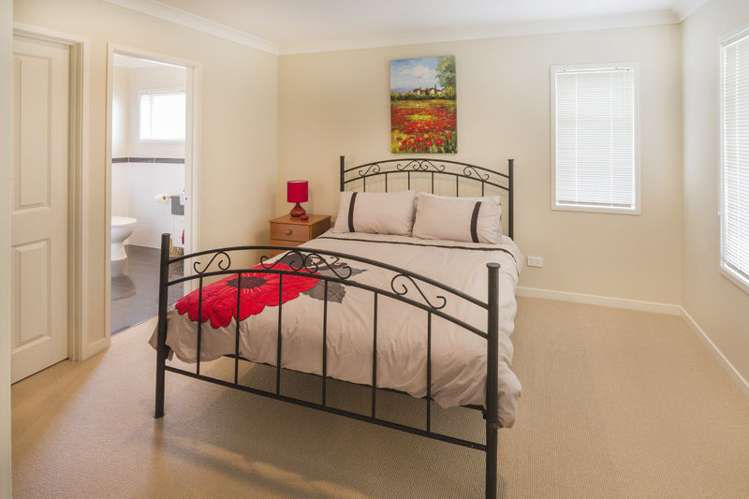 11 Chard Place Flat Bush_16