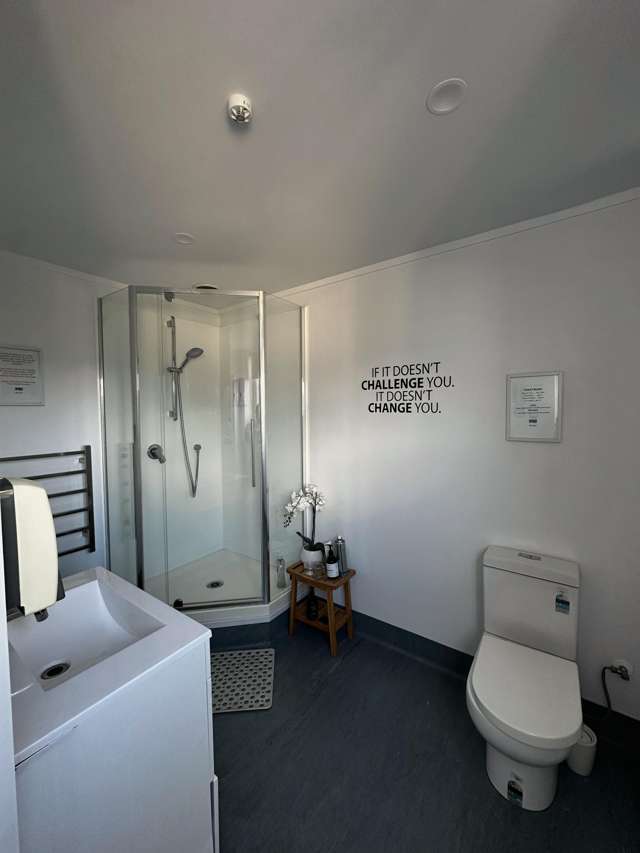 176 West Coast Road Glen Eden_4