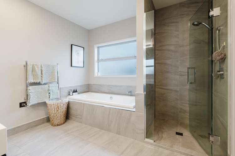 26 Evergreen Rise Grandview Heights_25