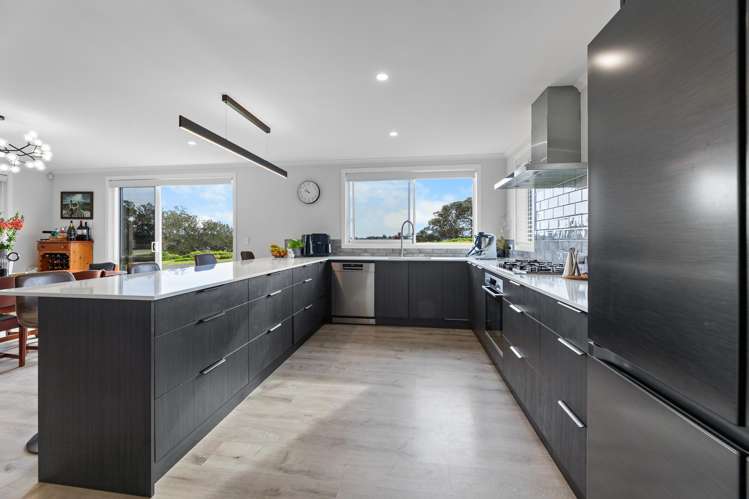 32 OMAHURU ROAD  "Kahawai Point" Glenbrook_4