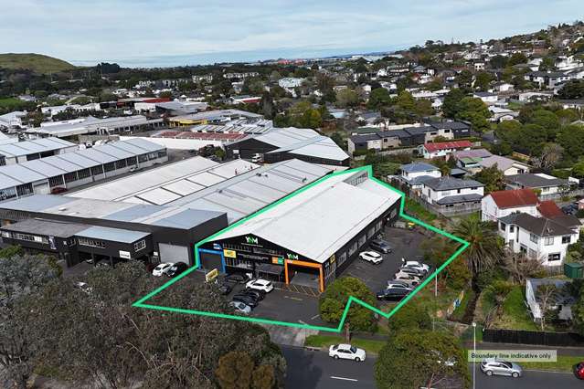 High-profile Site + Substantial Secure Yard