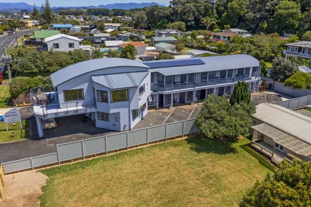 FHGC - MODERN BEACH-STRIP MOTEL - SEAVIIEWS