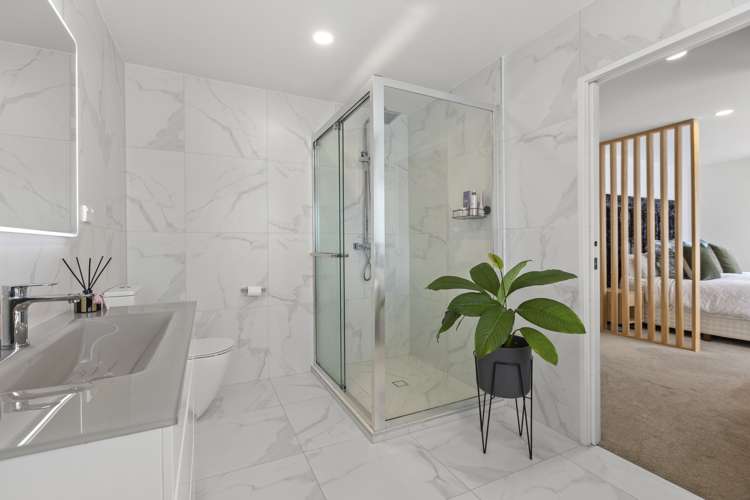 5b Holland Avenue Point England_19