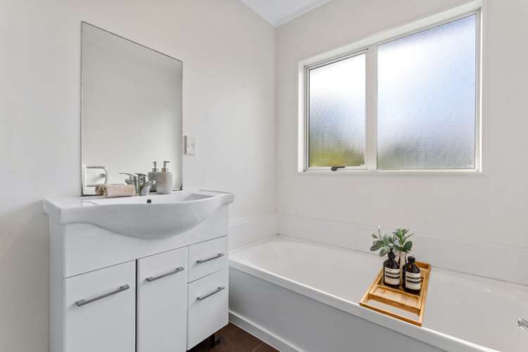 2/142 Archers Road Glenfield_15