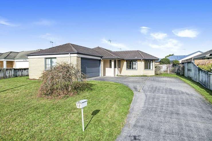 The Hamilton lifestyle property at 239 Houchens Road, in Glenview, is to be sold at a mortgagee auction next month. Photo / Supplied