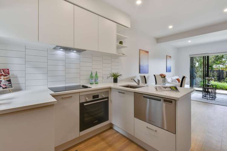 4/47A Huntington Drive Botany Downs_3