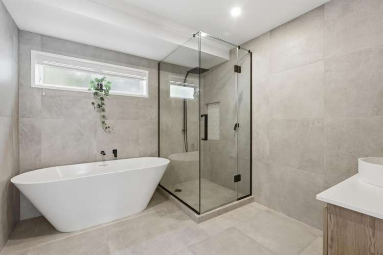 17 Waiwera Road Waiwera_13