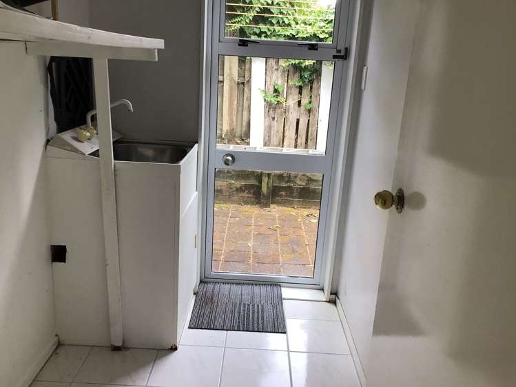 1A Ferryhill Road Epsom_7