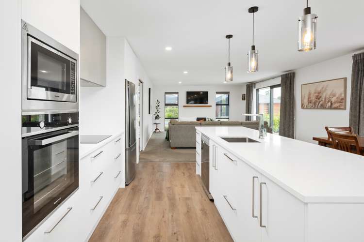 11 Caproni Road Burleigh_9