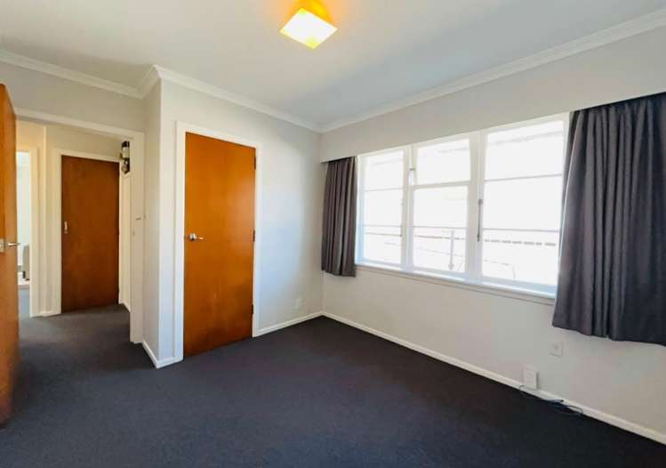  77 Wai-iti Crescent Woburn_10