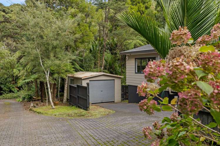 420 Scenic Drive Waiatarua_3