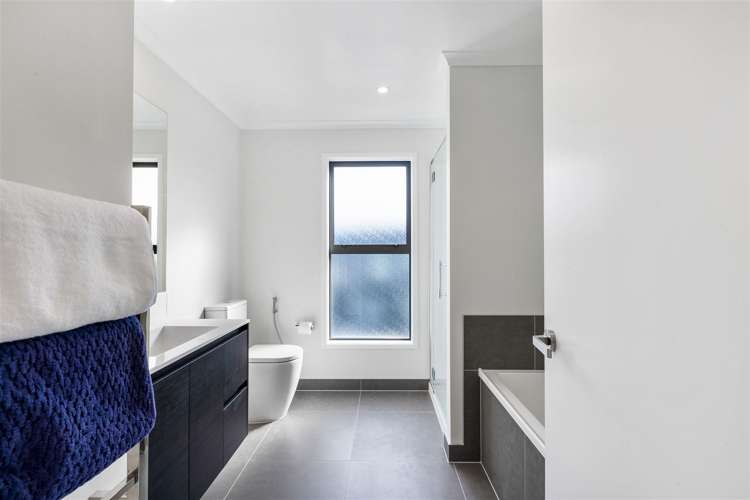 51 Manarini Road Westgate_11