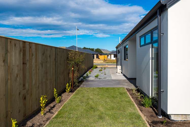 14 Spitfire Drive Burleigh_18