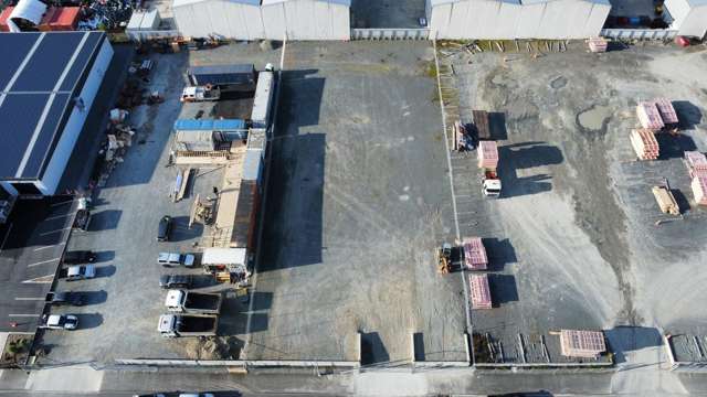 New Secure 2,000sqm Yard