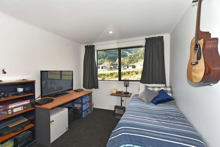 6 Kingfisher Lane Stoke_11