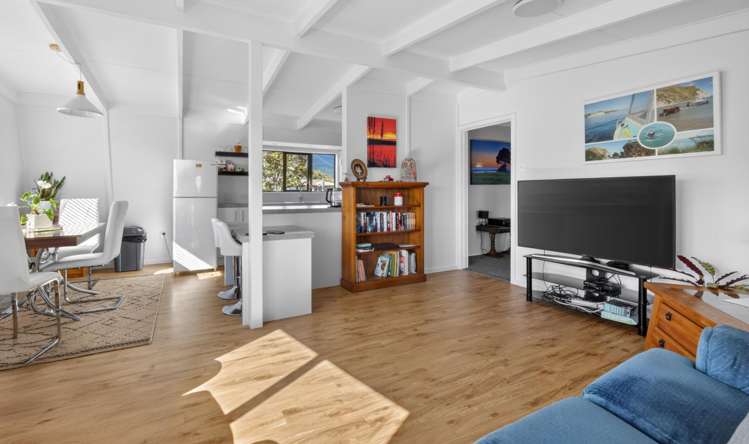 2/2 Nikau Street Stoke_7