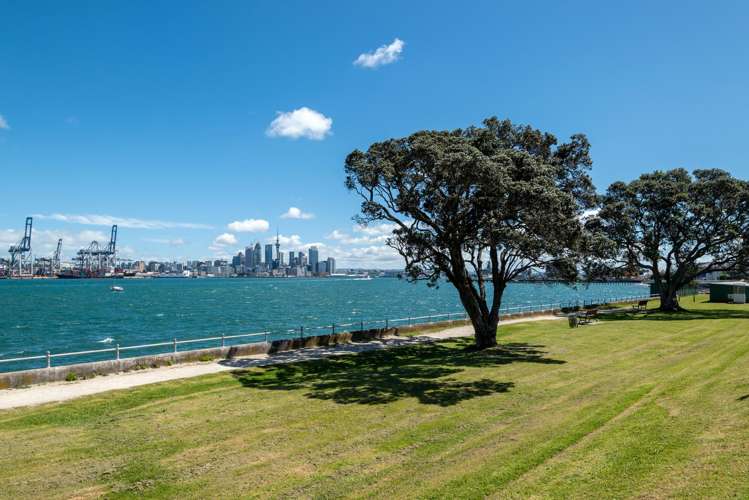 27 Queens Parade Devonport_19