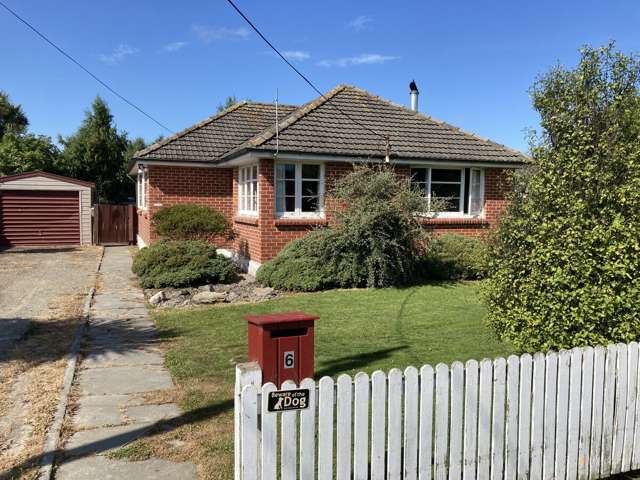 3 Bedroom Home | Open Plan Living | Close to Town
