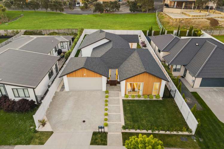 19 & 19A Surf View Crescent Red Beach_29