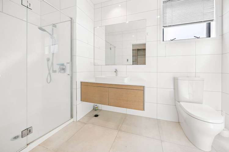 8 Kimiora Street Three Kings_4