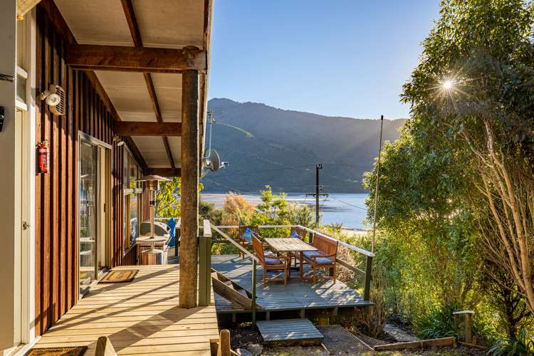 1746 Queen Charlotte Drive Anakiwa and Surrounds_13