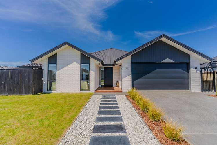 6 Arrowsmith Drive_0