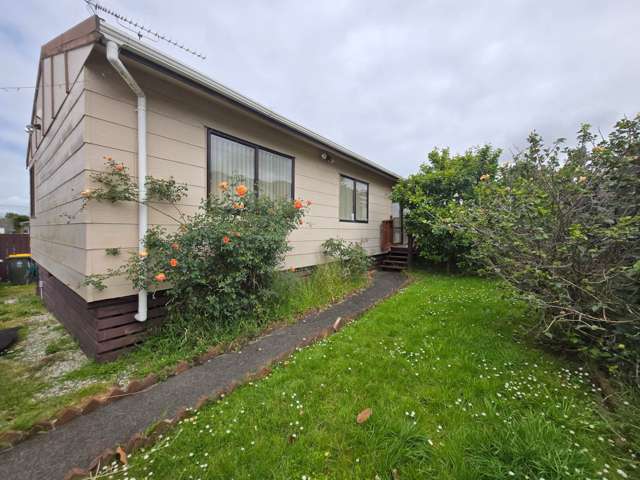 3 Bedroom + Carport + Fully Fenced !!!