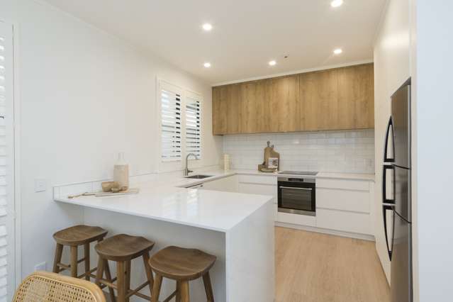 Pent 2/6 Queen Street 10930_3