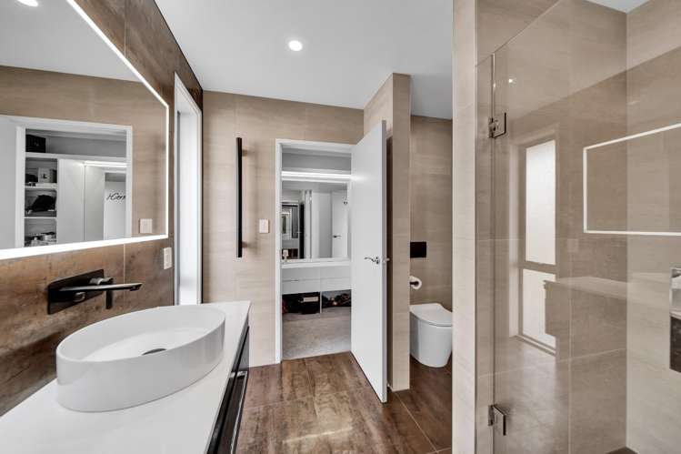 33 Honeyfield Drive Whalers Gate_10