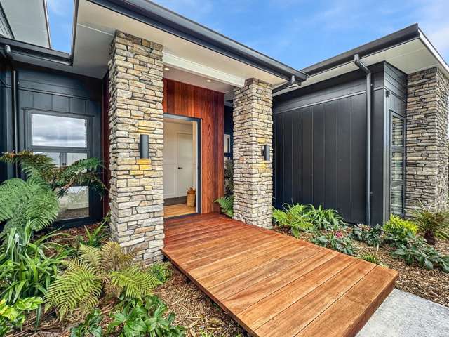 Triple Garage and Solar Power System