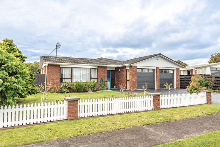 3 Warwick Place Springvale_17